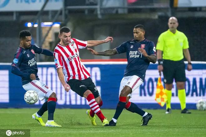 球队的中场 球队的中场